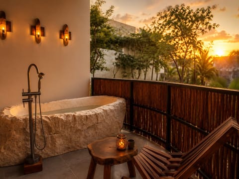 Your private outdoor stone tub surrounded by Tulum’s tropical atmosphere.