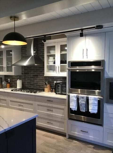 Fully renovated kitchen, gas cooktop,double oven and microwave.