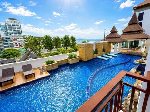 Outdoor pool, sun loungers