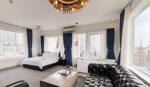 Romantic Double Room, City View | Individually decorated, desk, blackout drapes, soundproofing