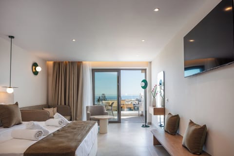 Superior Room, Sea View | In-room safe, iron/ironing board, WiFi (free), bed sheets