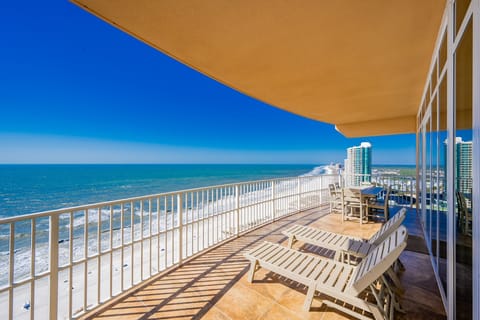 Condo, 4 Bedrooms | Property grounds