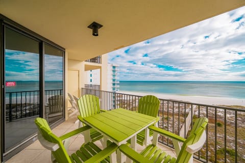 Condo, 2 Bedrooms | Outdoor dining