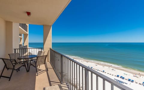 Condo, 2 Bedrooms | Property grounds