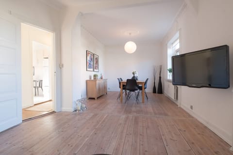 Apartment | Dining