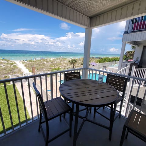 2/2 on Indian Rocks Beach! Units Private Balcony
