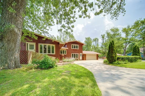 Conneaut Vacation Rental | 4BR | 4.5BA | 3,200 Sq Ft | Step-Free Access