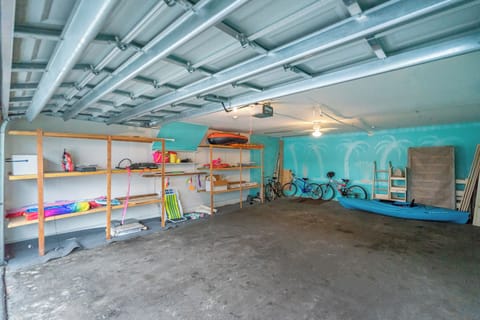 Condo (2 Bedrooms) | Property amenity