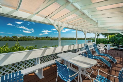 Condo (2 Bedrooms) | Property amenity