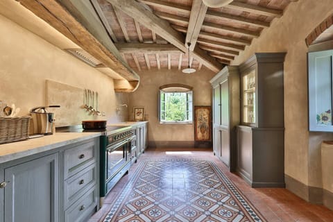 Cabinetry, Property, Window, Countertop, Picture Frame, Building, Wood, Flooring, Interior Design, Drawer