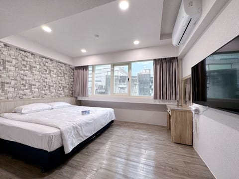 Elite Room | Blackout drapes, free WiFi