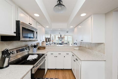 Watch the waves crash while you prepare meals