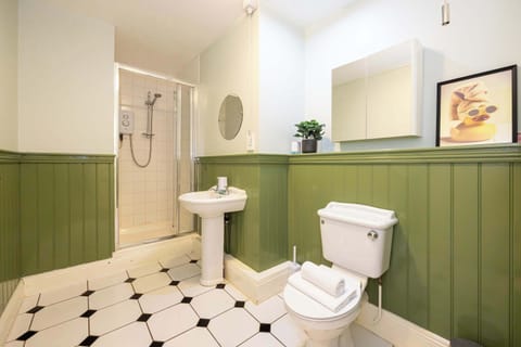 Start your day fresh with this clean, bright, and spacious bathroom.