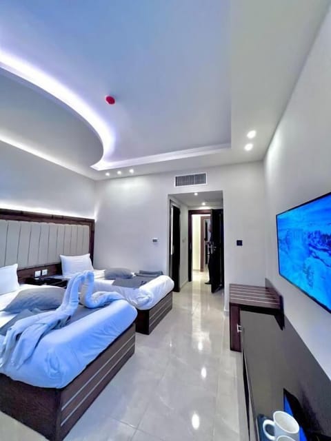 Basic Twin Room | Iron/ironing board (on request), WiFi (free)