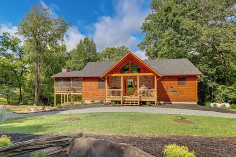Mineral Bluff Vacation Rental | 3BR | 2.5BA | 2,600 Sq Ft | 3 Steps to Enter