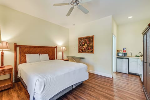 Naples Vacation Rental | Studio | 1BA | Step-Free Access | 280 Sq Ft