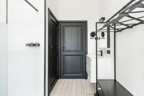 Classic Room | 1 bedroom, minibar, in-room safe, desk