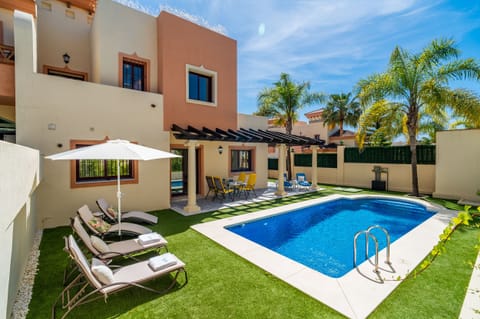 Holiday villa with pool in Coín