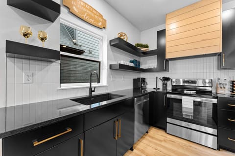 Cottage, Multiple Bedrooms | Private kitchen | Fridge, oven, coffee/tea maker, toaster