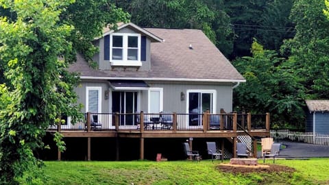 Front view of the house.