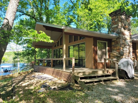 NEWLAND'S CABIN 5 DECK SIDE VIEW 2