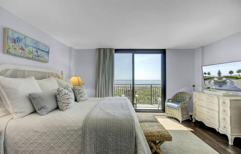 Master Bedroom 420 C Shipwatch. 
