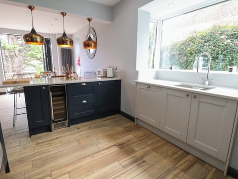 Fridge, dishwasher, electric kettle, cookware/dishes/utensils