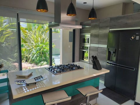 House, 3 Bedrooms, Smoking, Balcony | Private kitchen