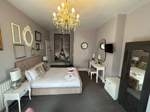 Deluxe Double Room, Ensuite, Sea View (Room 2 - 9 ) | Desk, laptop workspace, free WiFi