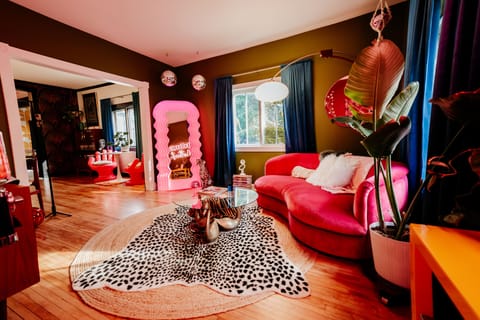 Welcome to our Maximalist Gem!