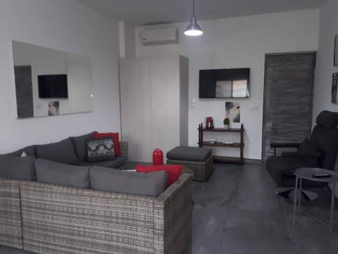 Studio, 1 Bedroom, Smoking, City View | Living area