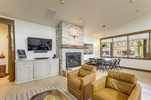 Grand Lake Vacation Rental | 4BR | 3.5BA | 2,500 Sq Ft | 2 Steps to Enter
