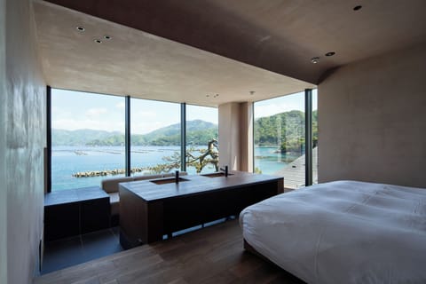 Deluxe Suite, Non Smoking (301) | WiFi (free), bed sheets