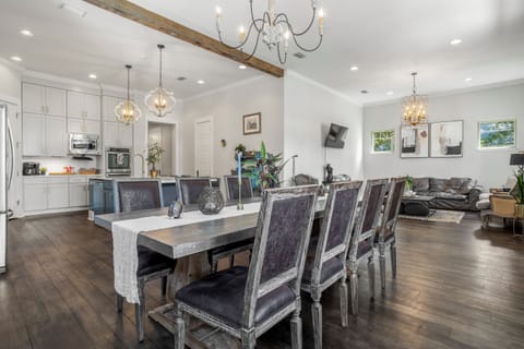 Open floorplan for Kitchen, Dining Area, and Living Room 