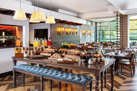 Daily buffet breakfast for a fee