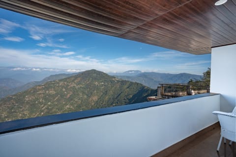 Penthouse with Balcony, Mountain & River View | Terrace/patio