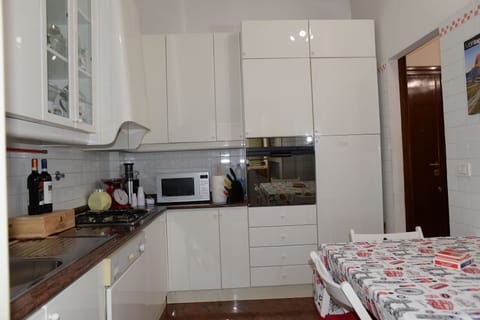 Shared Dormitory, 1 Bedroom, Accessible, Smoking | Interior