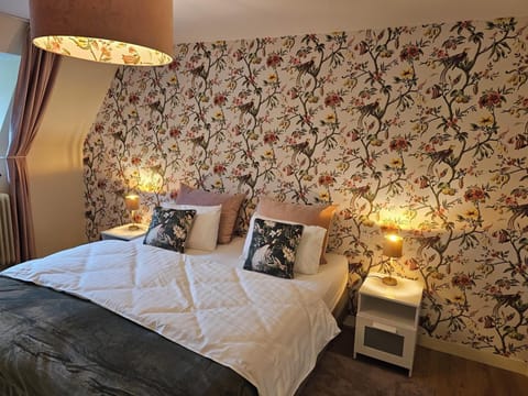 Suite | Individually decorated, individually furnished, soundproofing, free WiFi