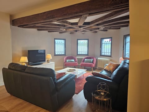 Comfort Room | Living area