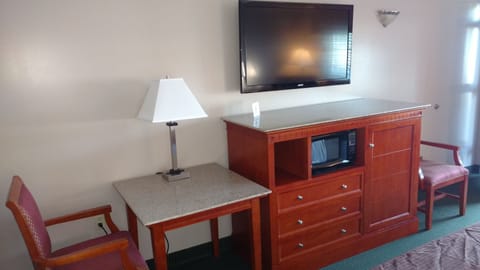 Deluxe Double Room, 2 Queen Beds | Room amenity