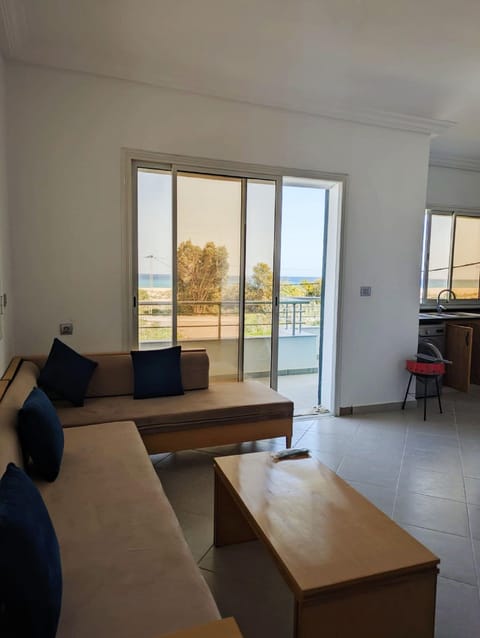 Apartment, 2 Bedrooms, Balcony, Garden View | Living room