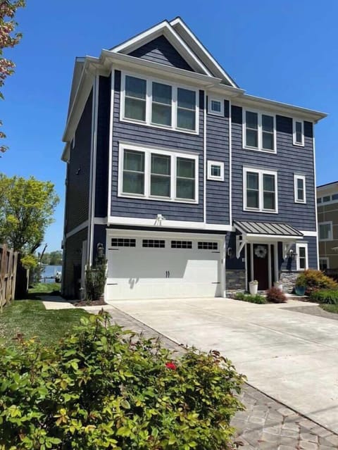 Charming front exterior with a coastal feel