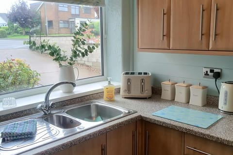 House | Private kitchen | Fridge, microwave, oven, stovetop