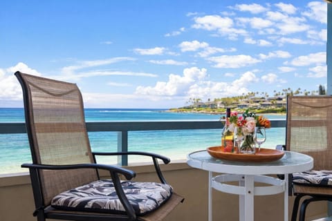 Sip your morning coffee with a front-row seat to the Pacific.