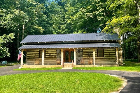 Glasgow Vacation Rental | 2BR | 2BA | Steps Required | 1,764 Sq Ft
