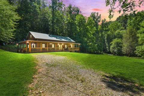 Welcome to Sleepy bear hollow! Your 31 Acre mountain oasis 