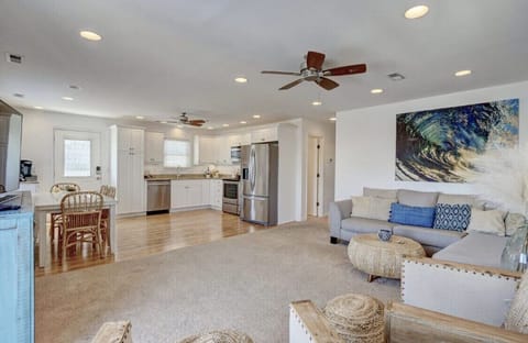 Open comfortable modern space. All furniture has been updated. 