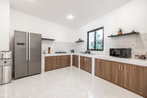 Deluxe Villa | Private kitchen | Fridge, microwave, stovetop, coffee/tea maker