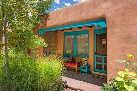 Welcome to your cozy Santa Fe abode!