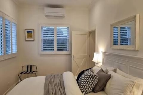 Master Bedroom (1)